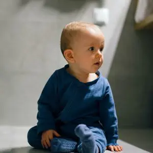 Oskar Sits Like a Champ